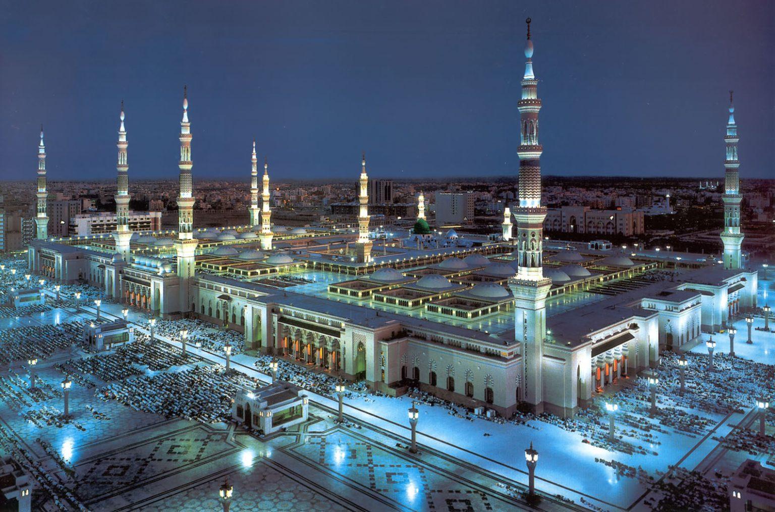 Masjid al-Nabawi at night