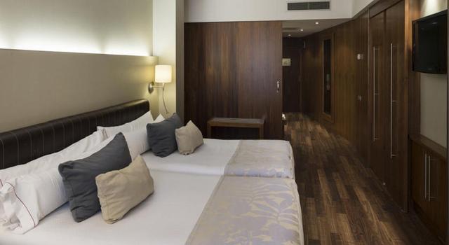 DOUBLE ROOM