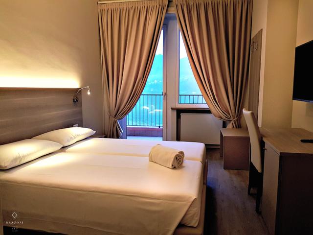 Double Room with Lake View and Balcony